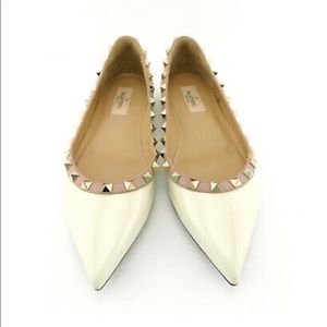 New with bag/ box VALENTINO rockstuds!